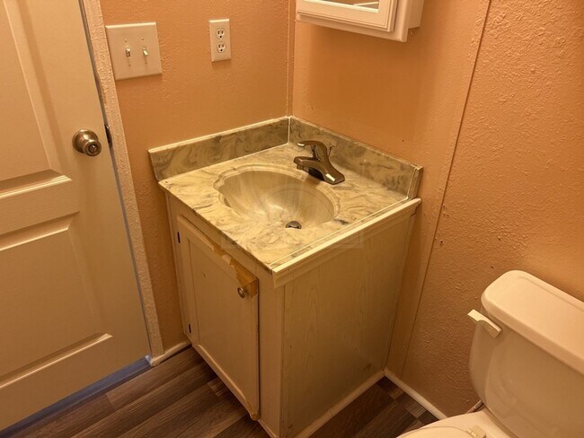 Building Photo - 5013 Tiffany Cir