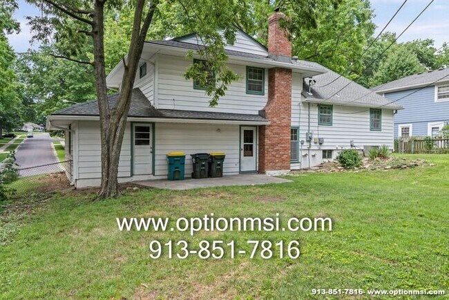Building Photo - Comfort, Space & Style – Beautifully Updated Split-Level Home
