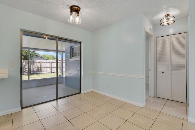 Building Photo - 2145 5th St