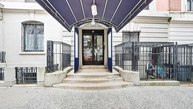Building Photo - 32 W 86th St