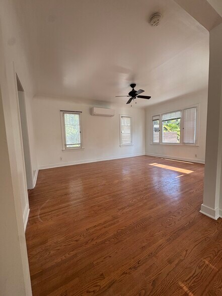 Living space from entry - 3350 Hamilton Way