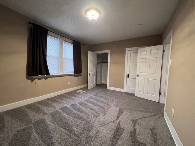 Building Photo - 2 Bedroom Townhome for Rent in the Arlingt...