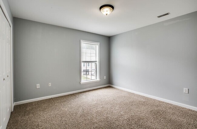 Building Photo - 43 Carlsbad Dr