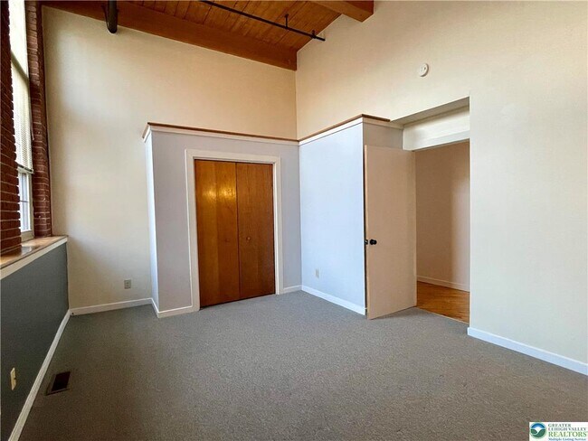 Building Photo - 101 Race St