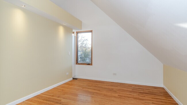 Building Photo - 343 Ashland Ave