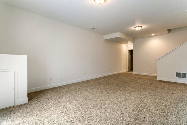 Building Photo - Spacious Banning Lewis Home with Finished ...