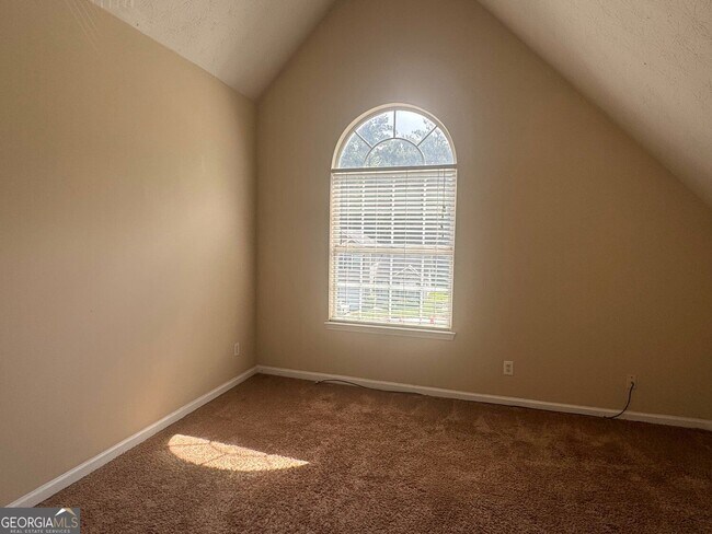 Building Photo - 3229 Diamond