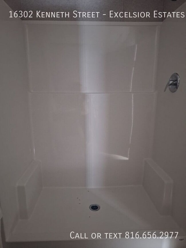 Building Photo - 16302 Kenneth Dr