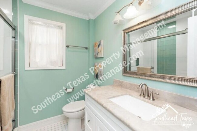 Building Photo - 6030 Zenith St