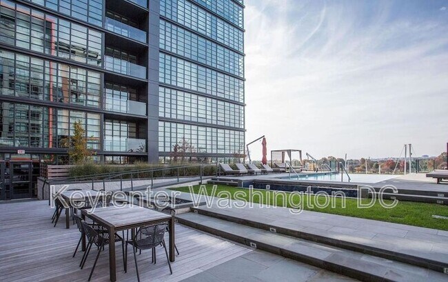 Building Photo - 45 Sutton Square SW