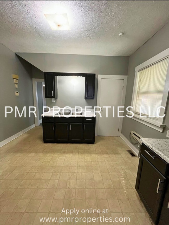 Building Photo - 3 Bedrooms/1Bathroom House