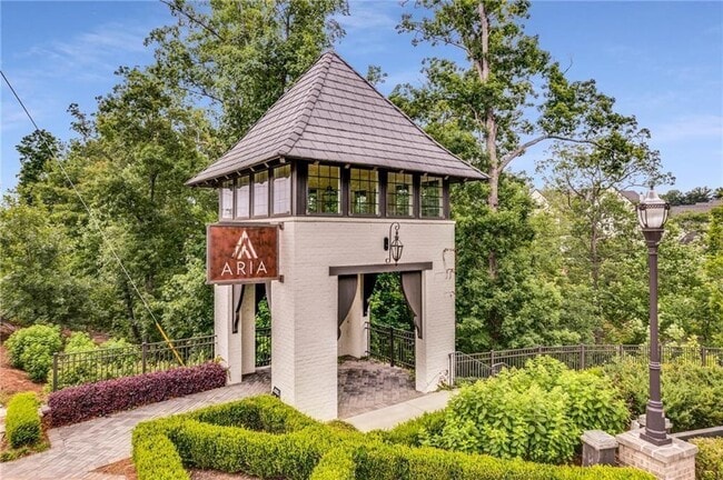 Building Photo - 6562 Beacon Dr