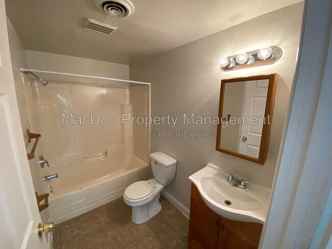 Building Photo - 806 Weedon St