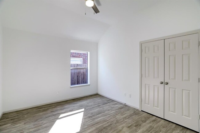 Building Photo - 26815 Lakeridge Park Ln