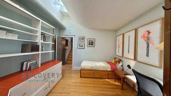 Building Photo - Charming Custom Retreat in Prime Berkeley ...
