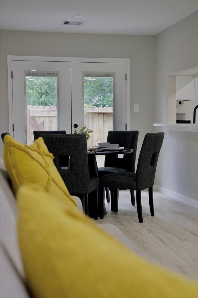 Building Photo - 14 Redberry Ct