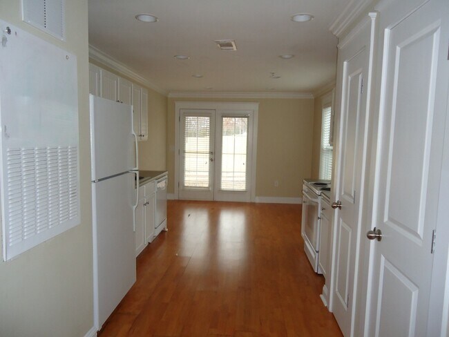 Building Photo - Summit #1012 - End Unit! - PRELEASING FOR AUGUST 2026!