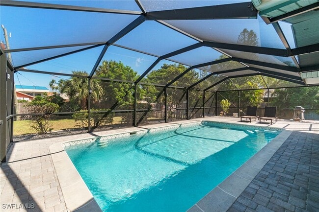 Building Photo - 11 2nd St