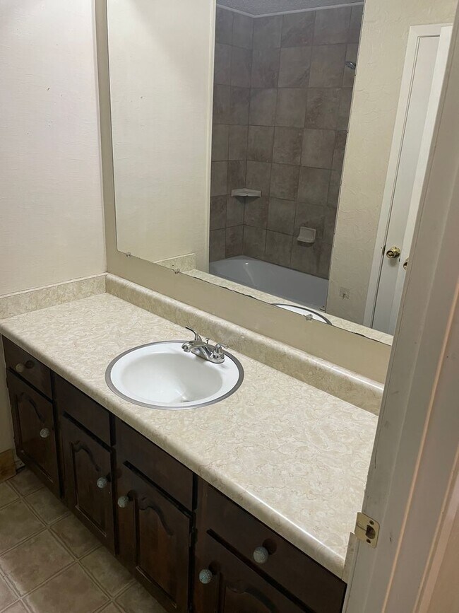 Building Photo - BACK ON THE MARKET!!!  Large Ranch Style R...