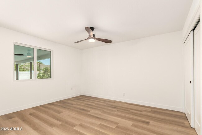 Building Photo - 2210 E Everett Dr