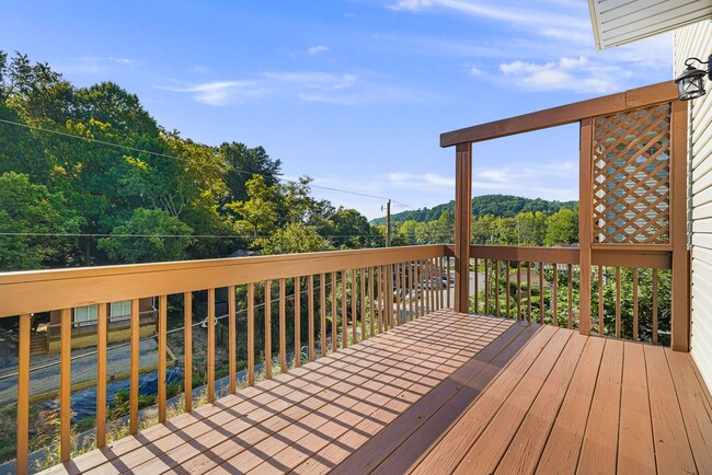 Building Photo - Newly Renovated 3-Bedroom Home with Modern Upgrades Minutes from Woodfin, Downtown Asheville, & W...