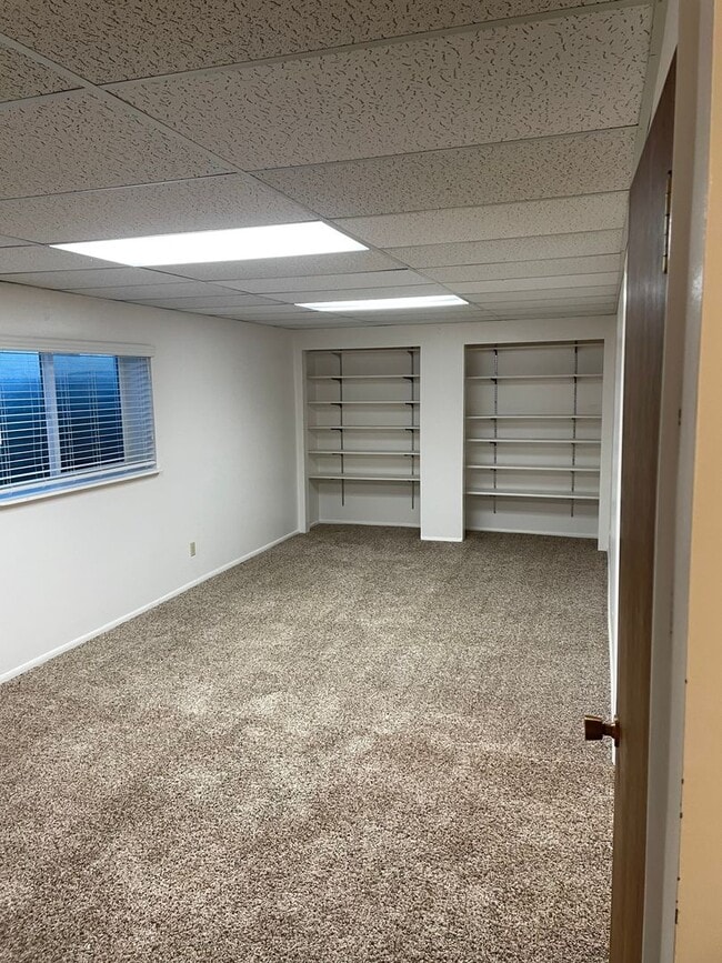 Building Photo - Spacious 5-Bedroom Home Near Little Cotton...