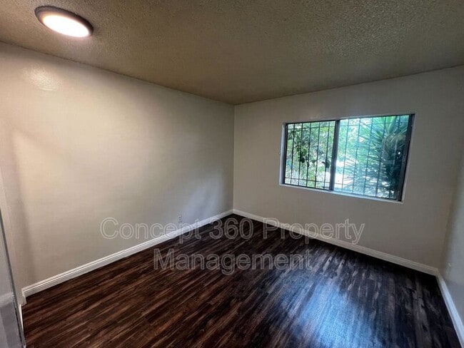 Building Photo - 475 E 61ST St