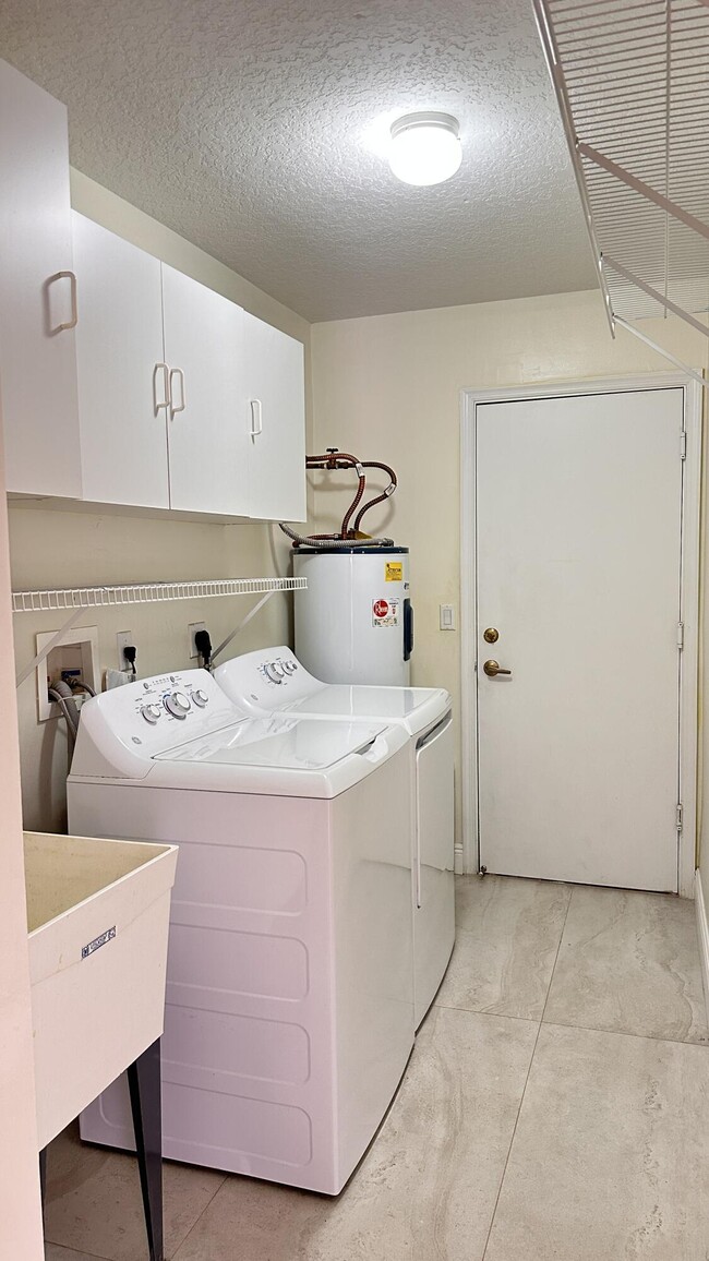 Building Photo - 19010 SW 10th St