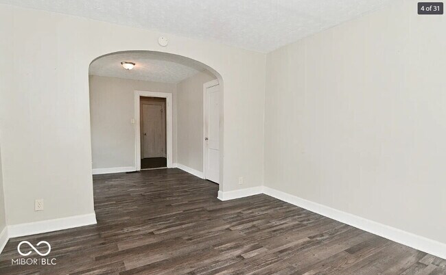 Building Photo - 915 N Drexel Ave