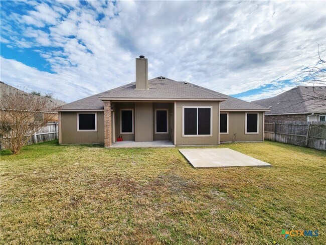 Building Photo - 1212 Neuberry Cliffe