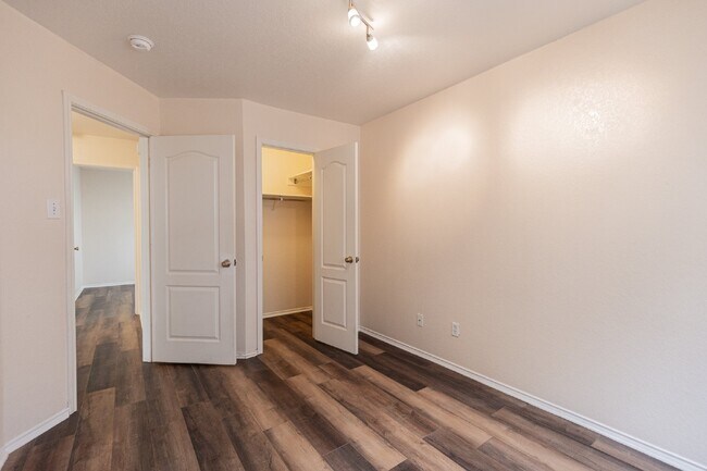 Building Photo - 7910 Lattimer Pond