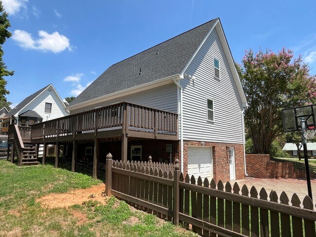 Building Photo - 1775 Ralee Dr