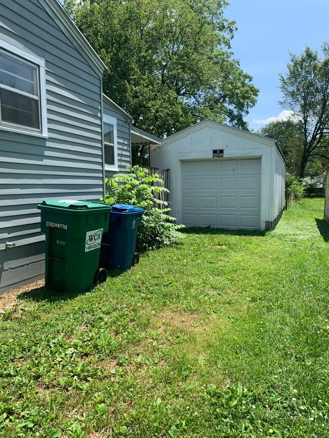 Building Photo - Updated 2 bed/1 bath, 720 sqft home!