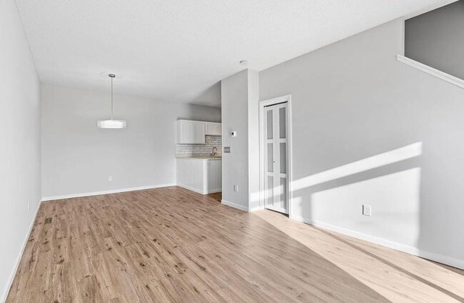 Building Photo - 608 Roundhouse St