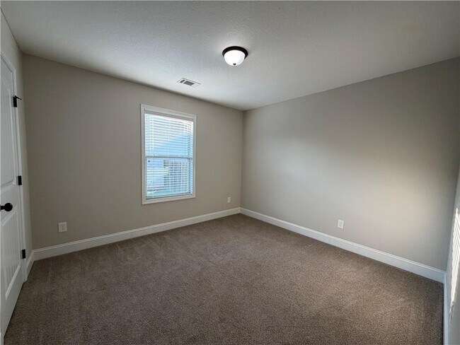 Building Photo - 700 River Mist Cir