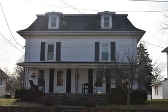 Building Photo - 3 Bedroom 1 Bath