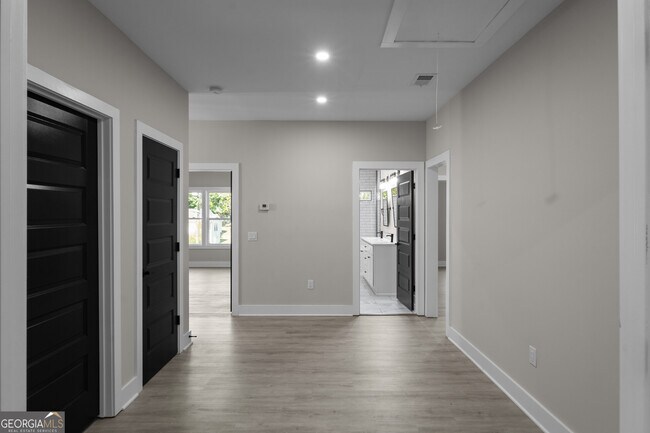 Building Photo - 1331 Diamond Ave SE