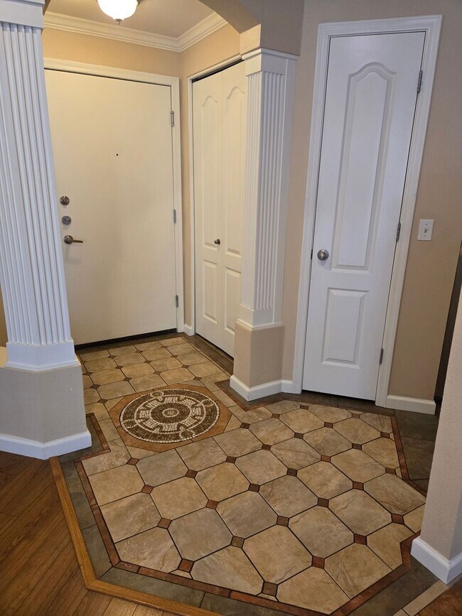Building Photo - Charming 1-Bedroom 1-Bath Condo in Biltmore Area
