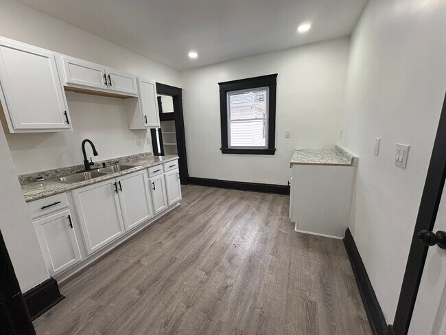 Building Photo - 10410-10412 Adams Ave Cleveland Oh 44108  .SSC