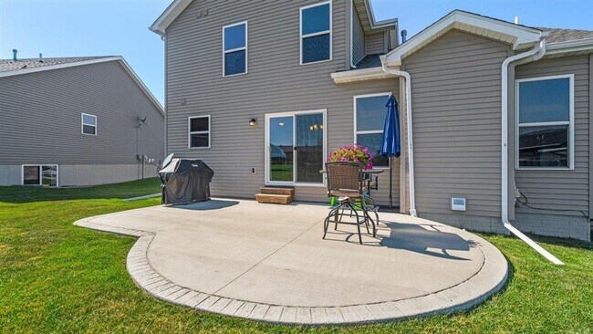 Building Photo - Move-In Ready Home with an Excellent Location