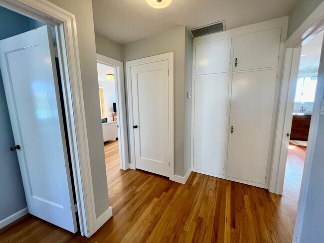 Building Photo - Charming Furnished Home in PG!