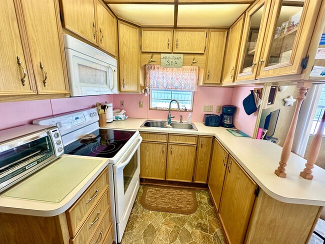 Building Photo - 2139 Nettles Blvd