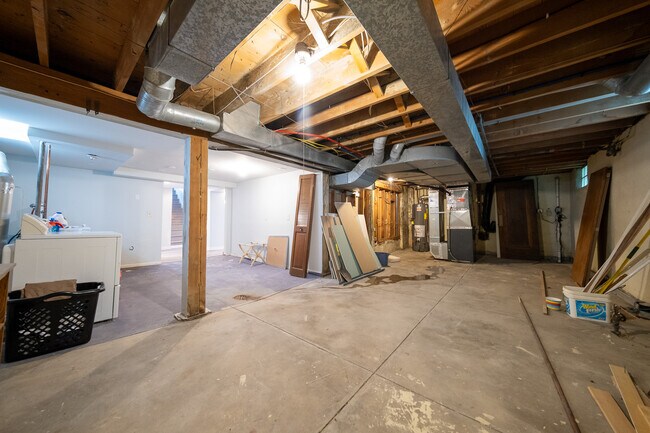 Building Photo - 1600 N Sheridan Ave