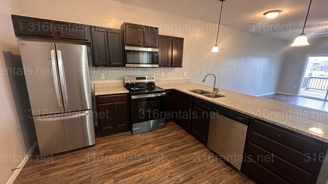 Building Photo - 449 S Longbranch Dr