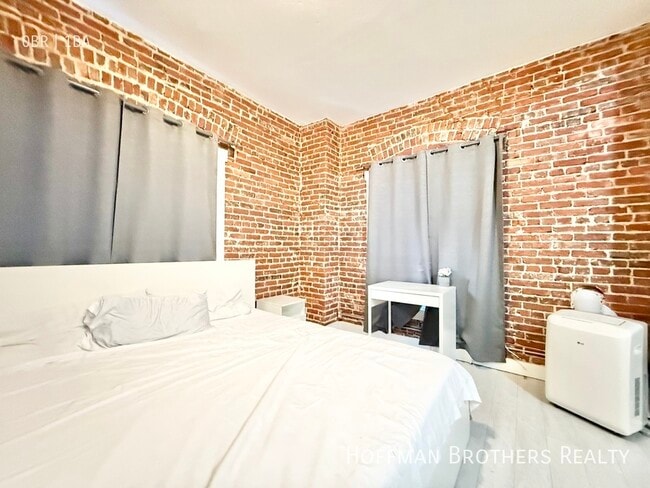 Building Photo - 1420 Flower St