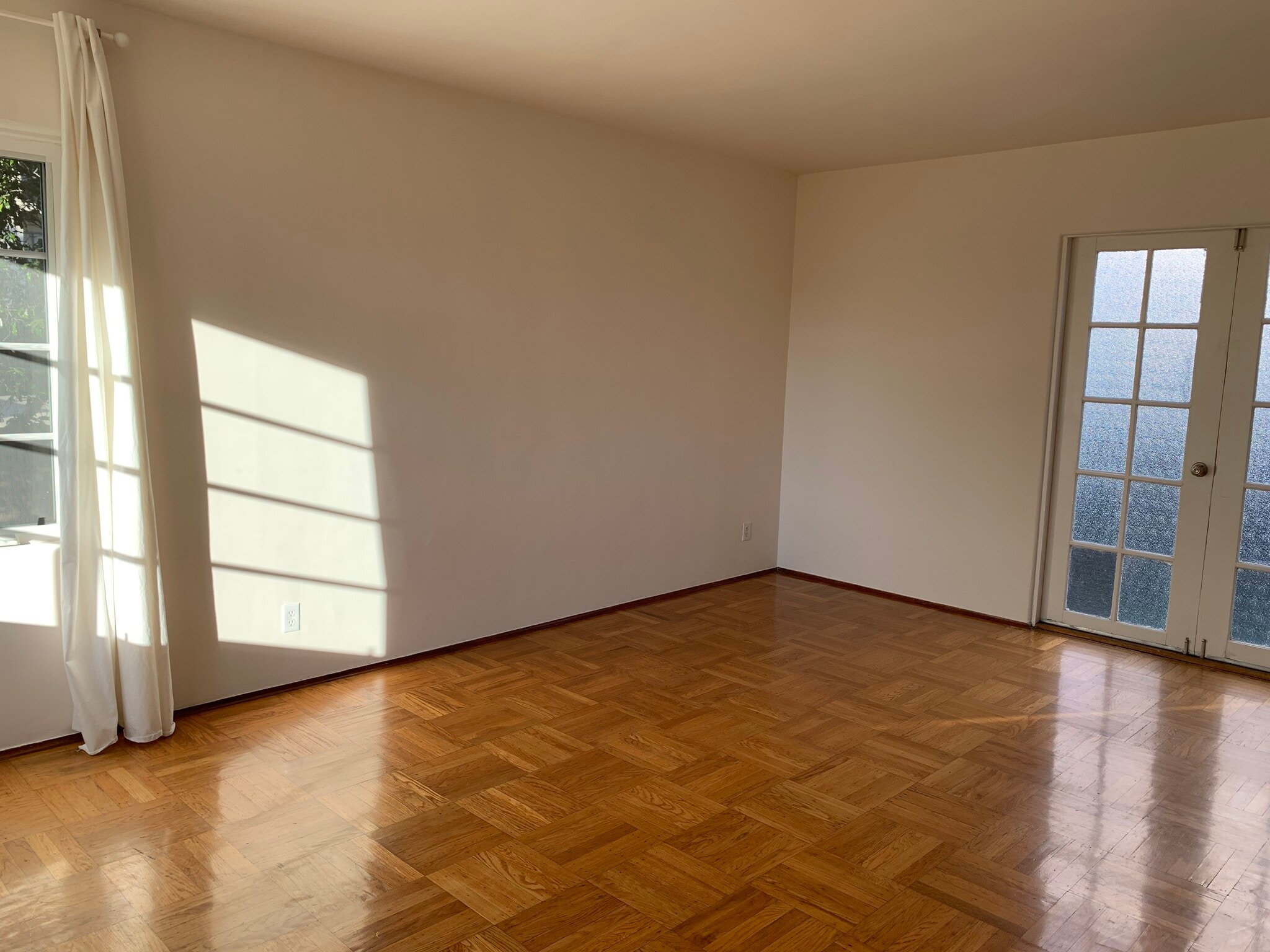 Living room - 1903 Sacramento St