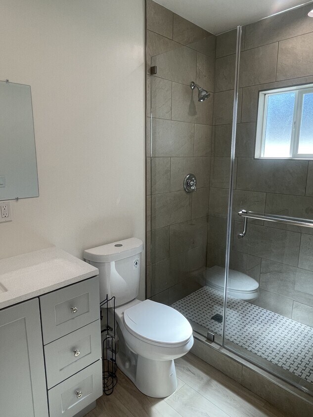 Building Photo - 8142 Redbush Ln