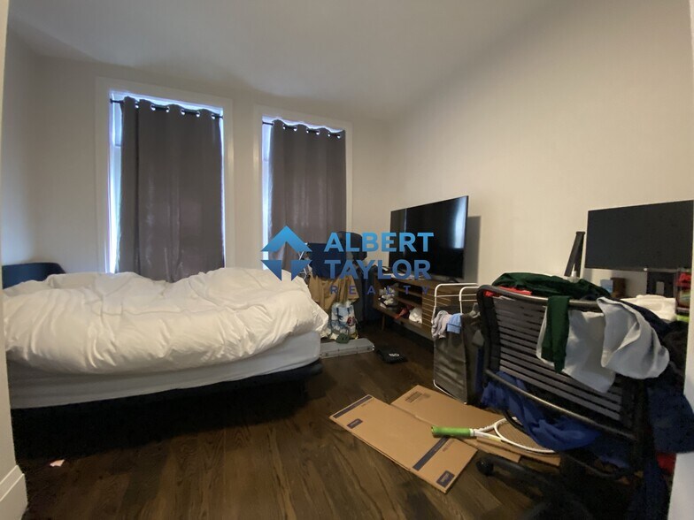 Building Photo - 9 Strathmore Rd