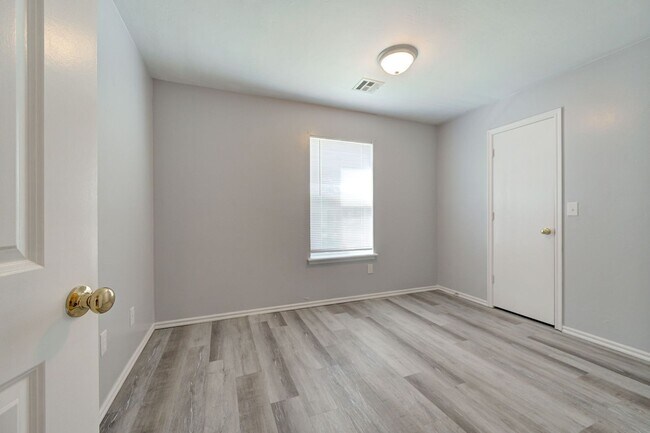 Building Photo - 605 Welston Cir