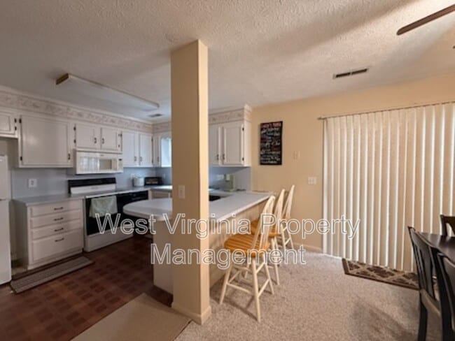 Building Photo - 406 Spruce Ln